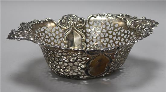 An Edwardian pieced repousse silver fruit bowl decorated with masks and scrolls, Walker & Hall, Sheffield, 1902, 10 oz.